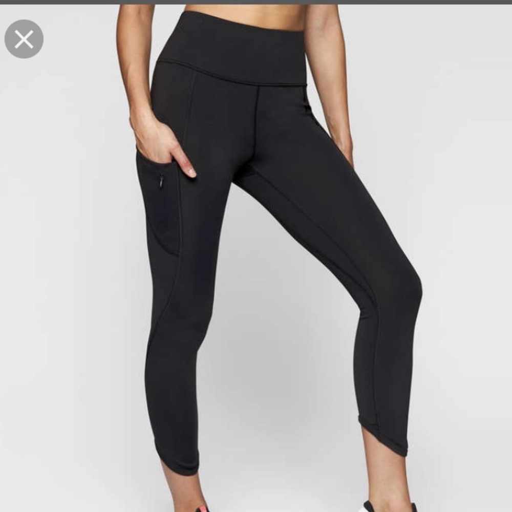 Like new black Lululemon cropped leggings